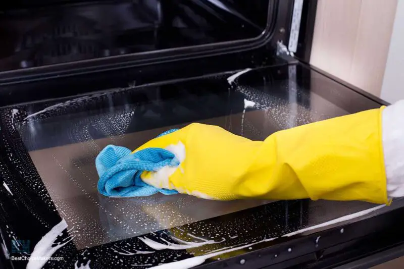 The Process of Cleaning an oven with Ammonia
