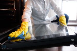 How to Clean an Oven with Ammonia