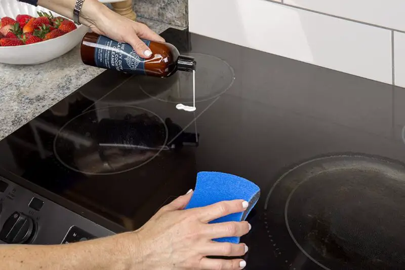 Cleaning Stove top with Therapy Heavy Duty Best Glass Cooktop Cleaner